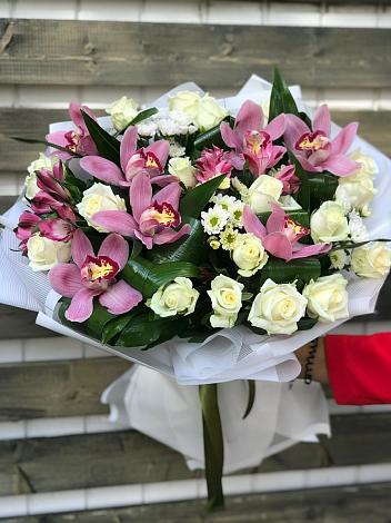 Букет цветов из: Розы и Хризантемы в Сяськелево