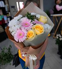 Букет цветов из:  Герберы, Розы и Хризантемы #REPLACE_PRED# Сяськелево