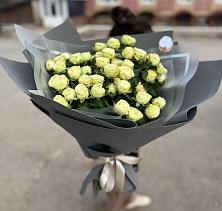 Букет Белые кустовые розы Солинеро в Сяськелево
